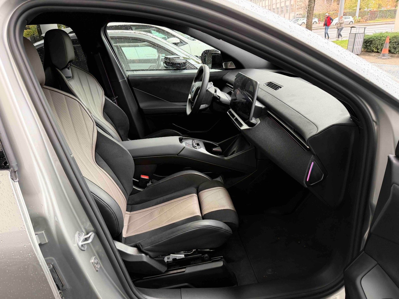 Fahrzeugabbildung BMW iX3 50 xDrive,M Sport Pro,Pano,Harman,3D HUD,22"