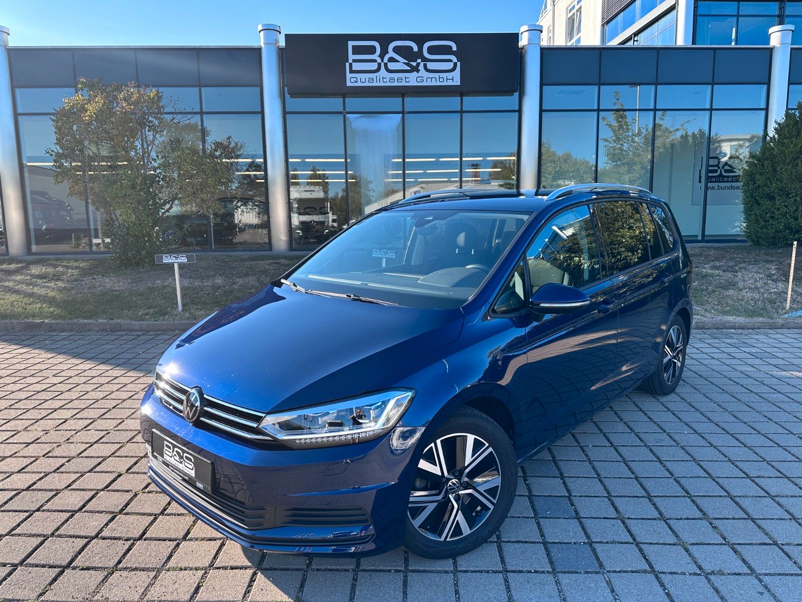 Fahrzeugabbildung Volkswagen Touran Comfortline 7 Sitz|DYNAUDIO|DEUTSCHES FZG
