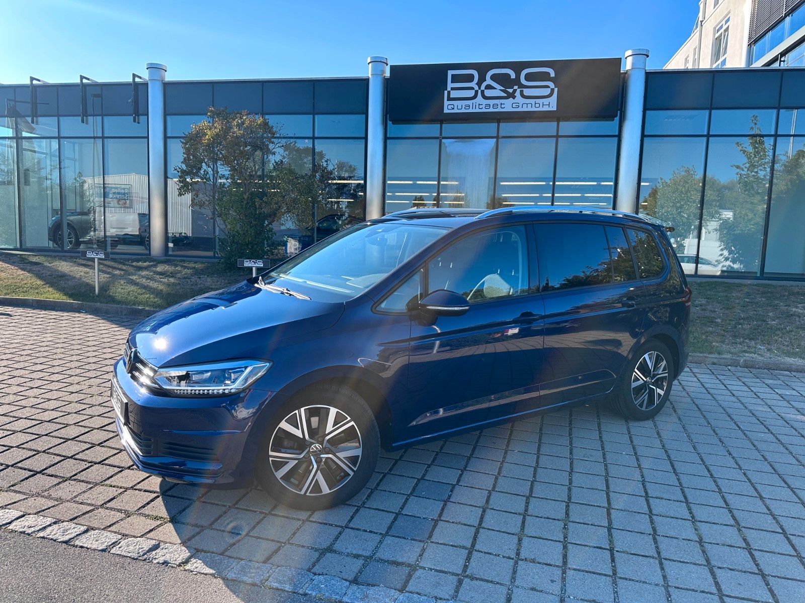 Fahrzeugabbildung Volkswagen Touran Comfortline 7 Sitz|DYNAUDIO|DEUTSCHES FZG