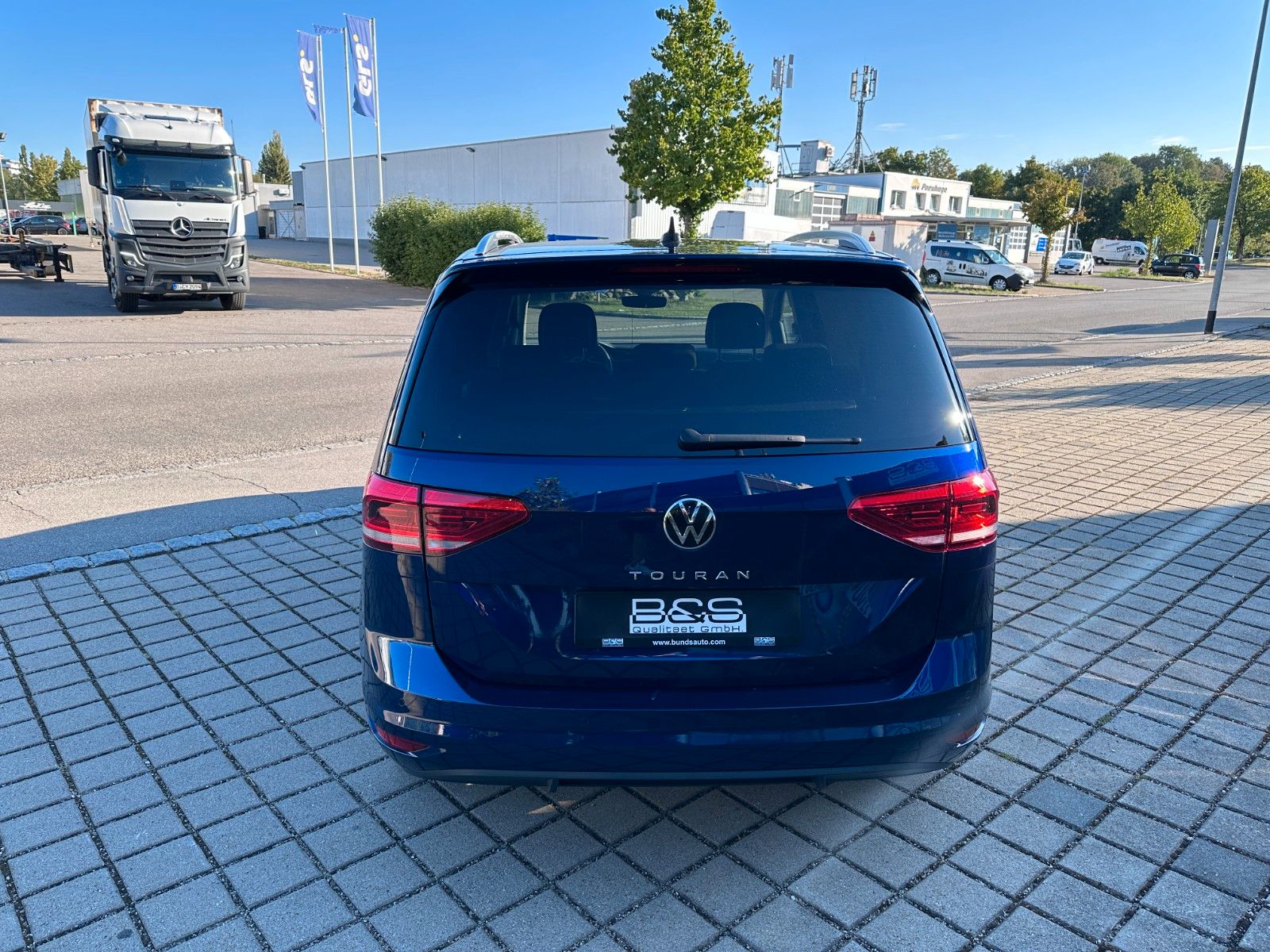 Fahrzeugabbildung Volkswagen Touran Comfortline 7 Sitz|DYNAUDIO|DEUTSCHES FZG