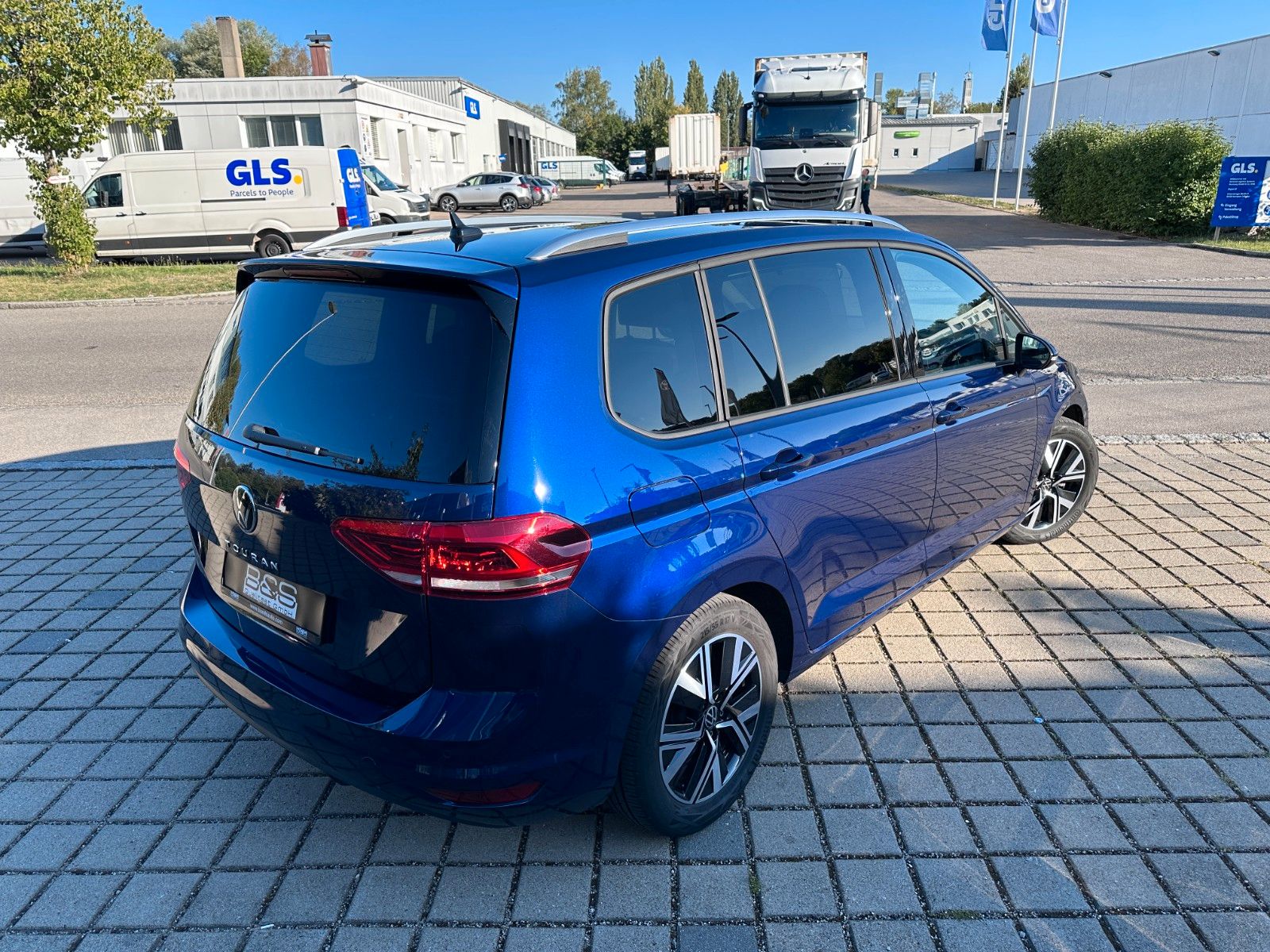 Fahrzeugabbildung Volkswagen Touran Comfortline 7 Sitz|DYNAUDIO|DEUTSCHES FZG