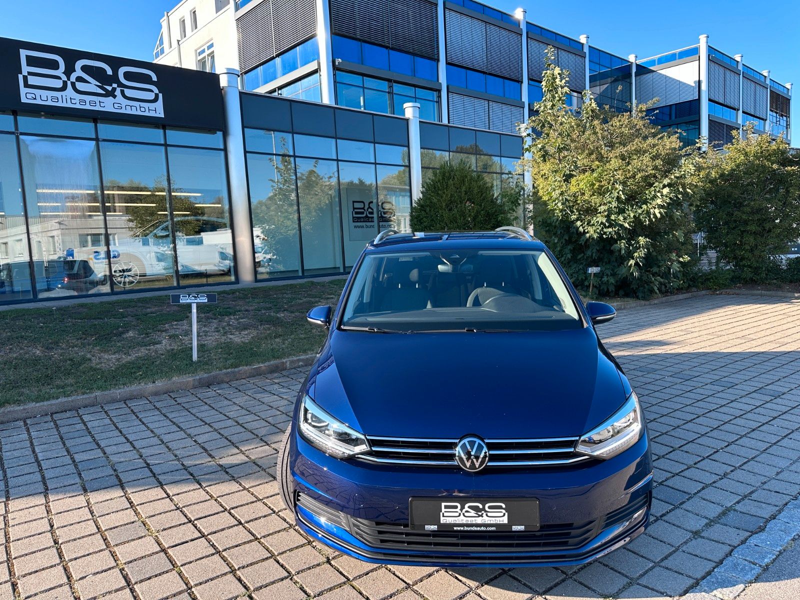 Fahrzeugabbildung Volkswagen Touran Comfortline 7 Sitz|DYNAUDIO|DEUTSCHES FZG