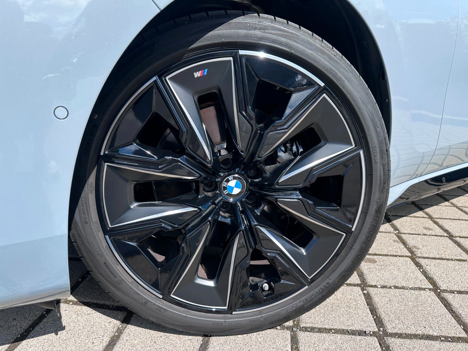 Fahrzeugabbildung BMW 740d xDr M Sport|FondEnt|Aut.Tür|B&W|Executive|