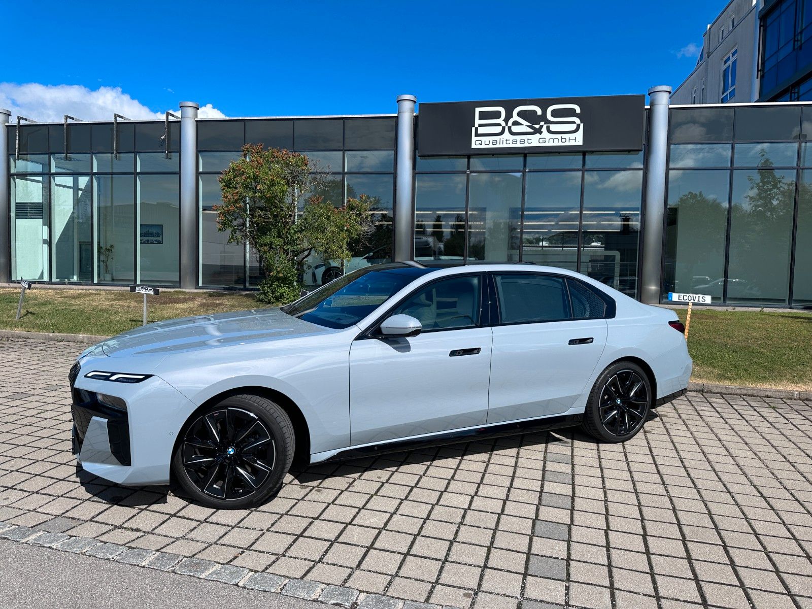 Fahrzeugabbildung BMW 740d xDr M Sport|FondEnt|Aut.Tür|B&W|Executive|