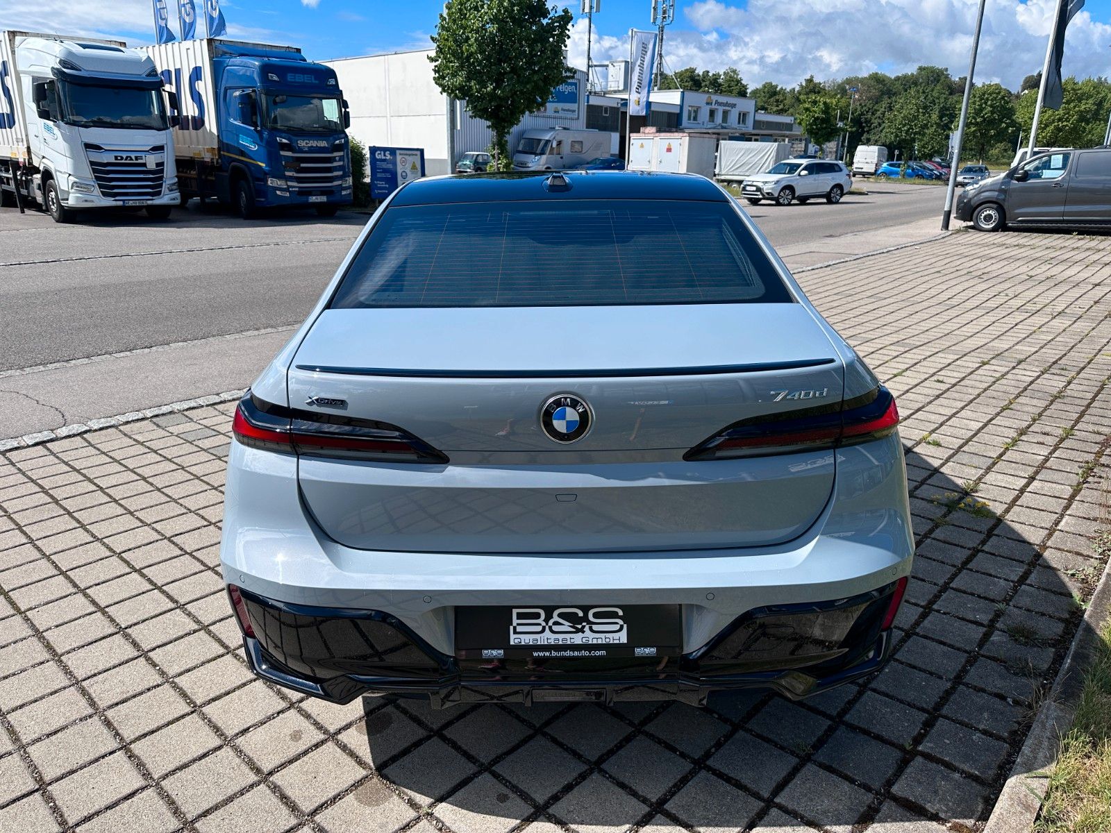 Fahrzeugabbildung BMW 740d xDr M Sport|FondEnt|Aut.Tür|B&W|Executive|