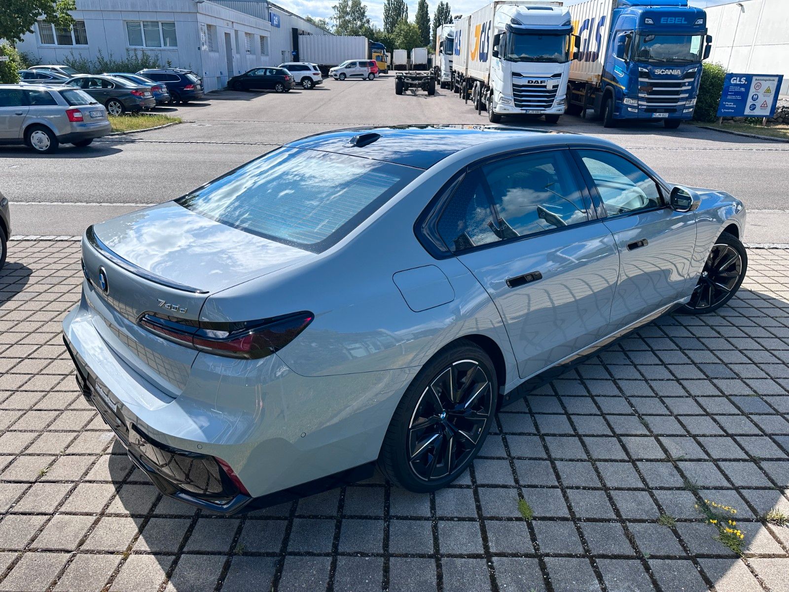 Fahrzeugabbildung BMW 740d xDr M Sport|FondEnt|Aut.Tür|B&W|Executive|
