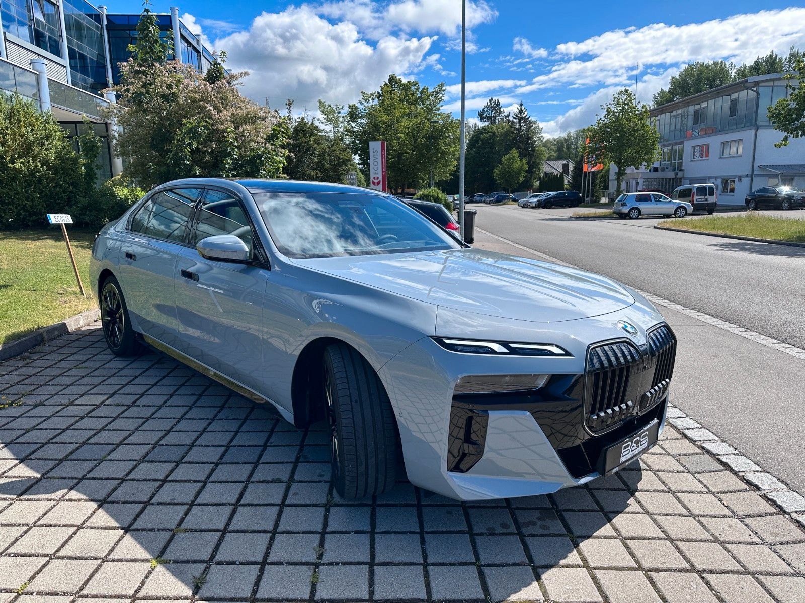 Fahrzeugabbildung BMW 740d xDr M Sport|FondEnt|Aut.Tür|B&W|Executive|