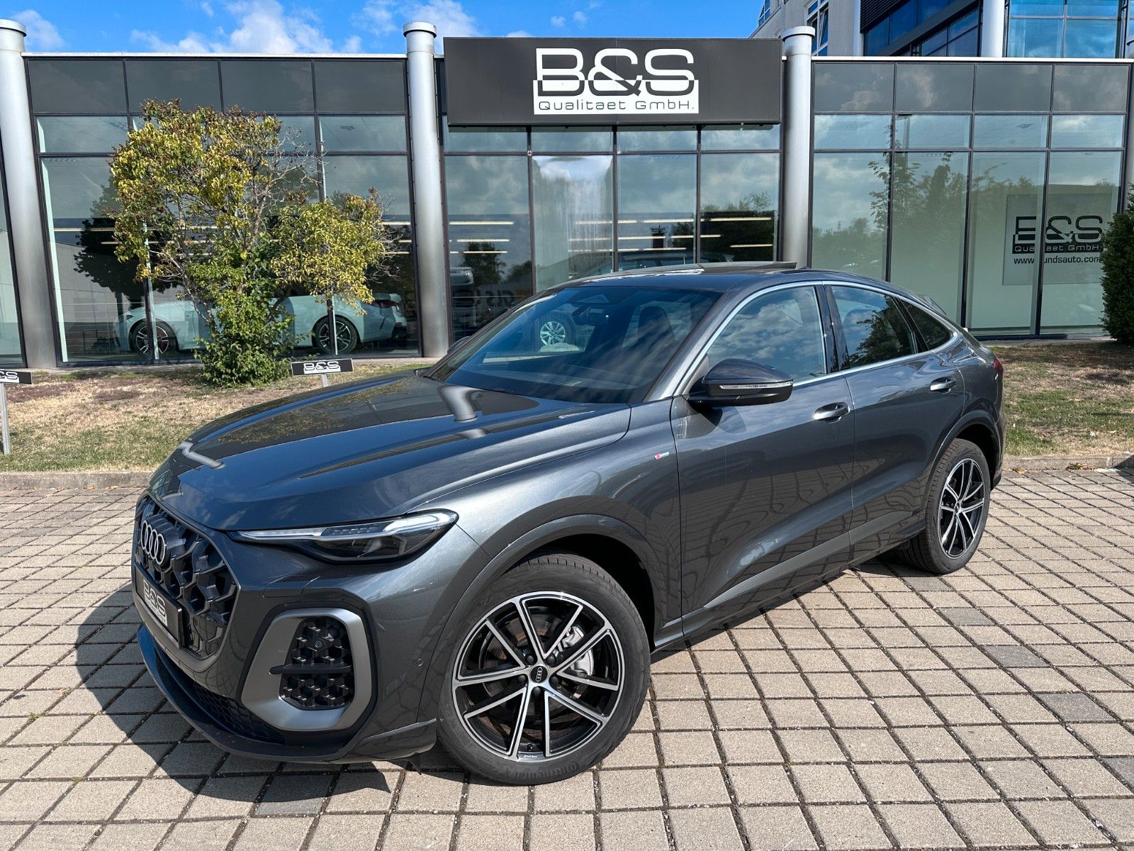 Fahrzeugabbildung Audi Q5 Sportback  SLine|Pano|Hud|B&O|Sitzbelüftung|